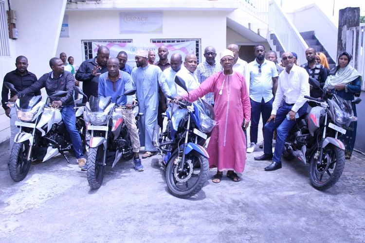 image Quatre motos remis au business développeurs pour le suivi de 60 lauréats